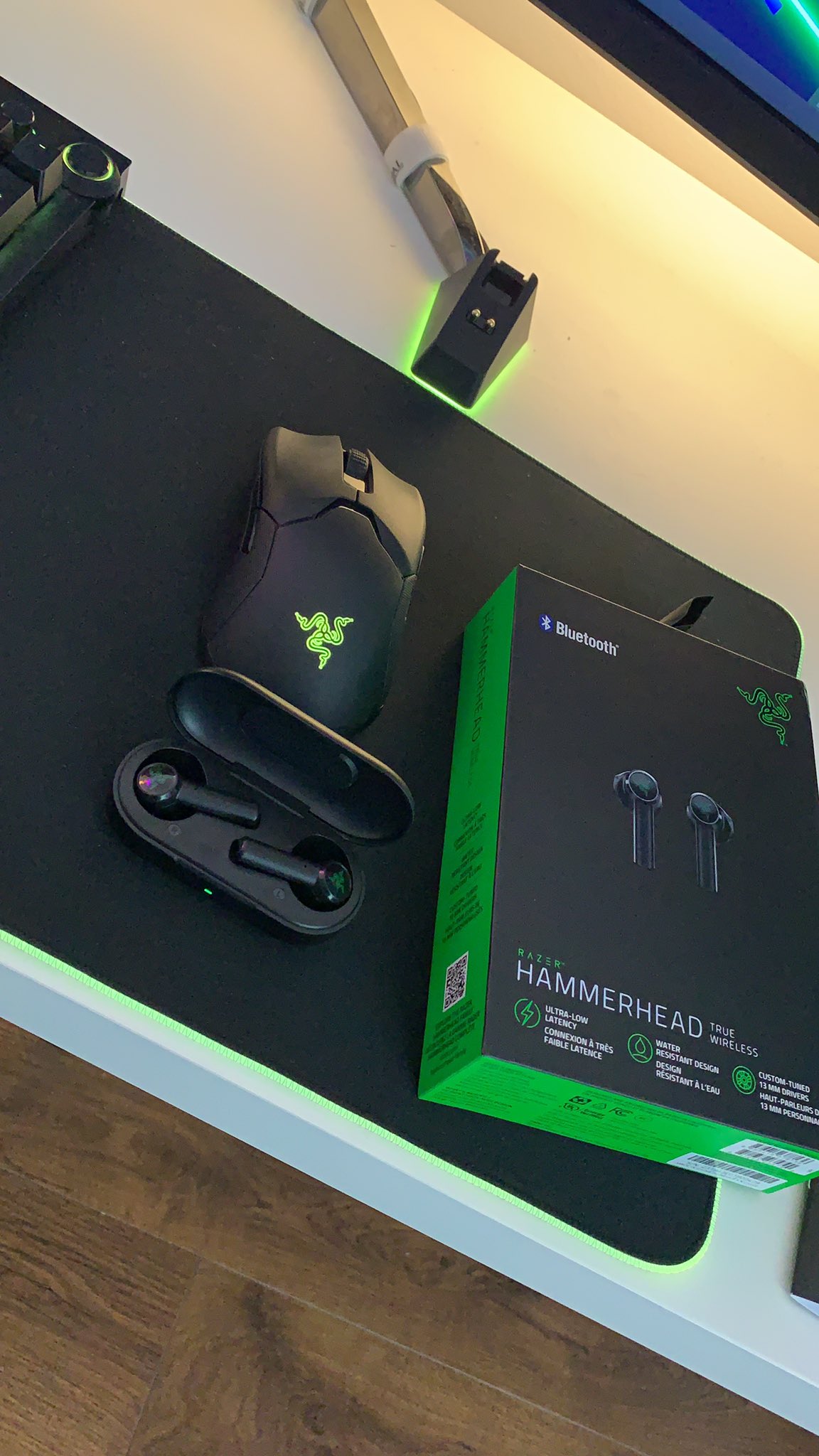 Em Just Got My Razer Hammerhead True Wireless Earphones Em Just Got My Razer Hammerhead True Wireless Earphones