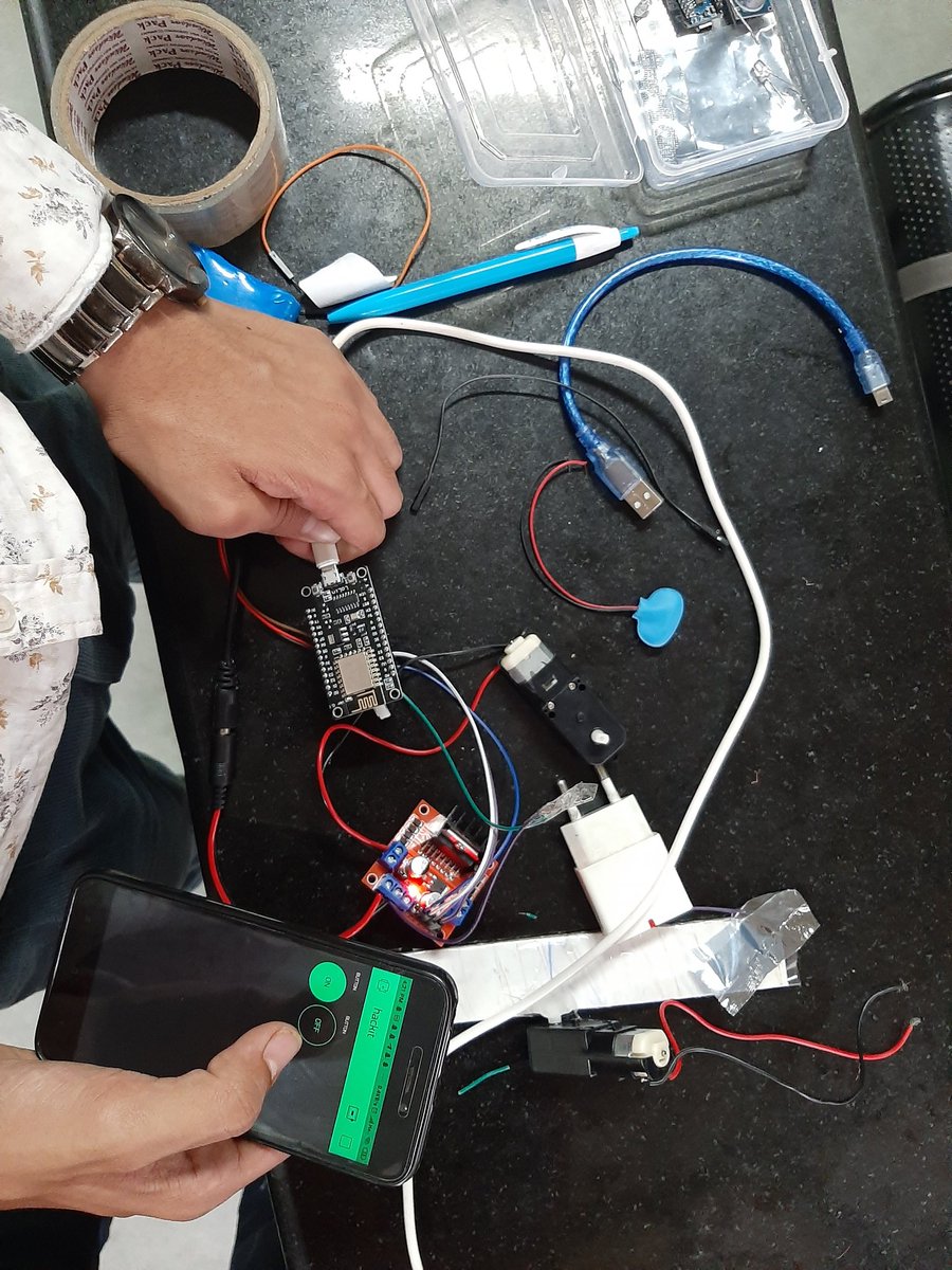 sukhay_oye's tweet image. Breaking &amp;amp; Making stuff at #HackUIET.
@PClubUIET @robouiet @joincocampus 
#Hackathon #reverse_engineering #softwareHackathon #hardwareHackathon #UIET