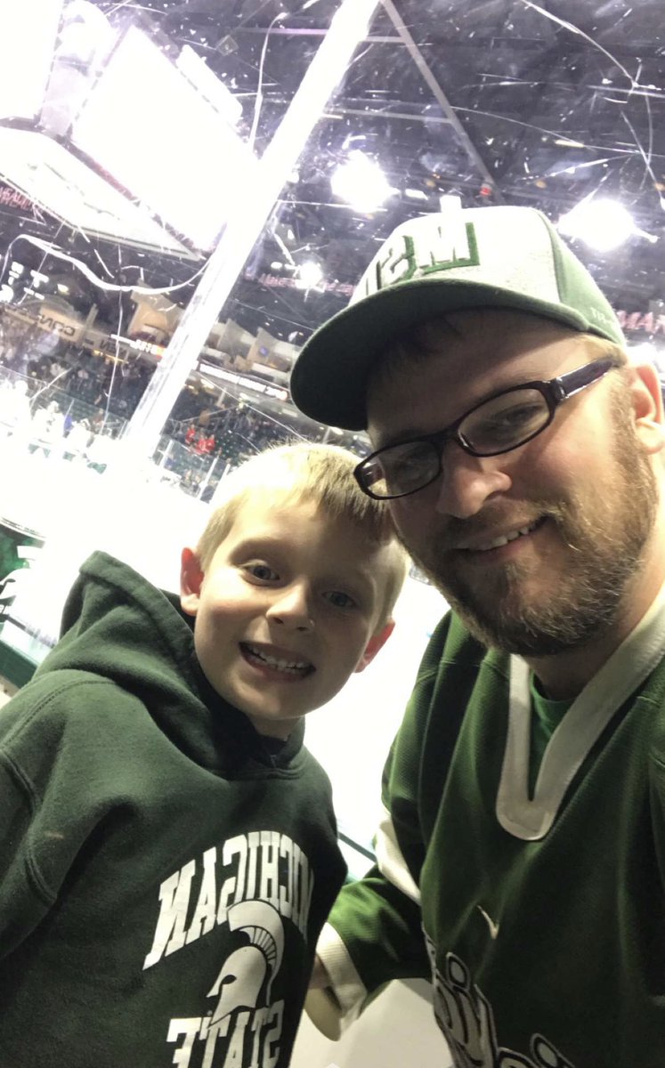 bryfox1's tweet photo. @jordanwalsh87 My boys @msu_hockey game last night. They even caught a game puck! #msu #spartans #hockey #myfavoritespartanfans https://t.co/xTcyVqDm1c