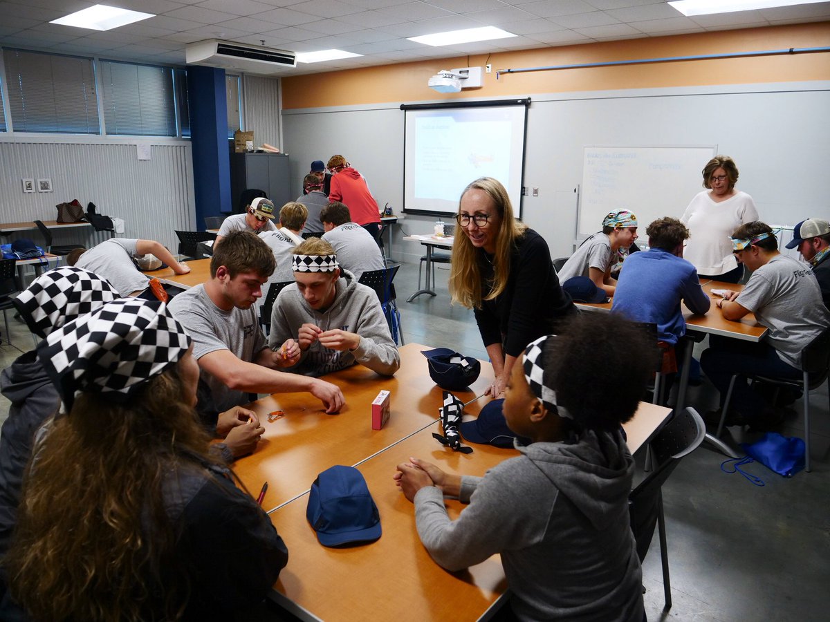 FlightWorksAL's tweet photo. A huge thank you to @ERAUmemphis Campus Director Robin Colwell and @ERAUWorldwide Executive Director of Campus Operations Jim Pepin for coming to Mobile last week to teach our #FlightPath9 students lessons on teamwork, critical thinking skills, and time management! https://t.co/8r3ILyMeGO