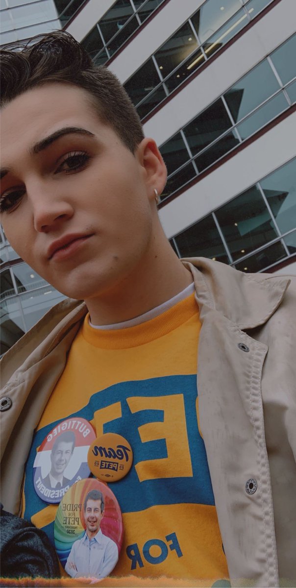 connor_hartig's tweet image. Pete for the win at #LJ19 Couldn’t be more proud of MY president @PeteButtigieg #PeteStorm #BootEdgeEdge #WinTheEra