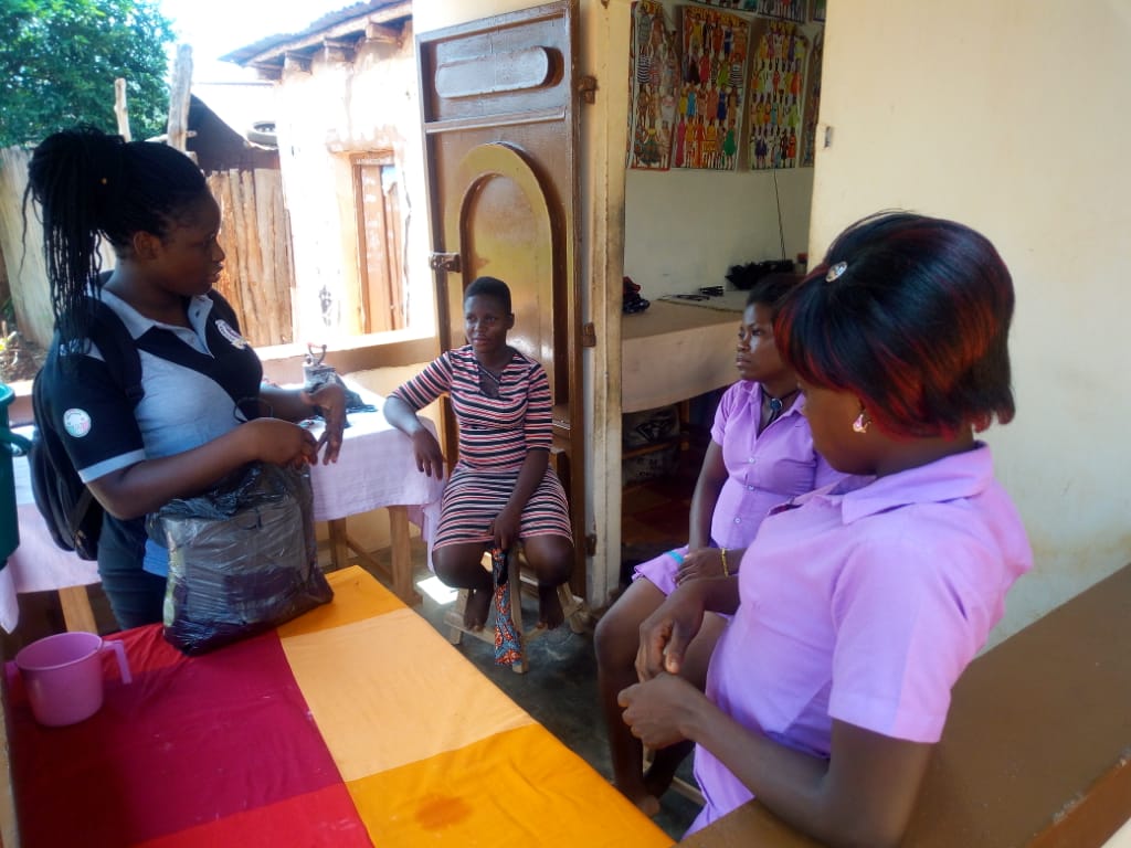 #Zéro #grossesse #en #milieu #scolaire #et #extrascolaire. Une sensibilisation porte-à-porte des #JASR/PF Togo pour boucler la campagne dans la ville de Tabligbo. <a href="/POuagaPF/">Partenariat de Ouaga</a> <a href="/ikuessan/">Isidore kuessan</a> <a href="/IntraHealthMali/">intrahealthmali</a> <a href="/EmilienneAssama/">Emilienne Assama</a> <a href="/IPPFAR/">IPPFAR</a> <a href="/USAIDGH/">USAID Global Health</a> <a href="/ATCHOUJeanMarie/">Jean-Marie ATCHOU</a> <a href="/UNFPA_TOGO/">UNFPA Togo</a>