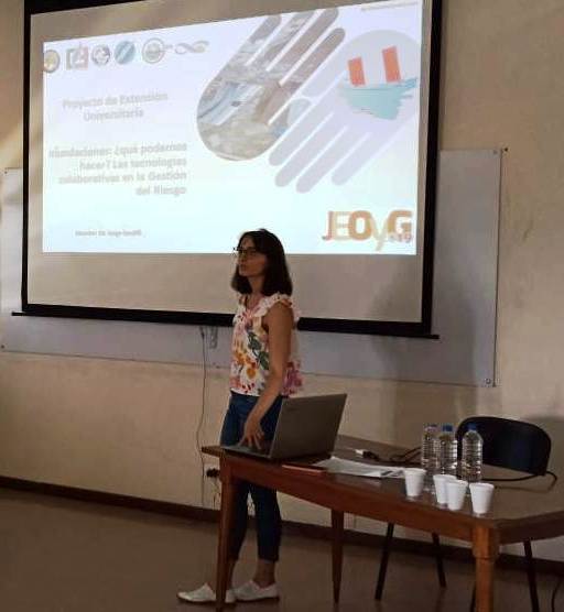 InundApp's tweet photo. Jornadas de Estudiantes de Oceanografía y Geografía del
@UNSDGYT de @UNSbahiablanca: Las Lic. M. E. Fernández y B. Moretto presentaron el PEU "Inundaciones..." y las actividades realizadas en el marco del mismo. #Riesgodeinundación #GestióndelRiesgo #CoronelSuárez #InundApp https://t.co/rqYDjyGl4L