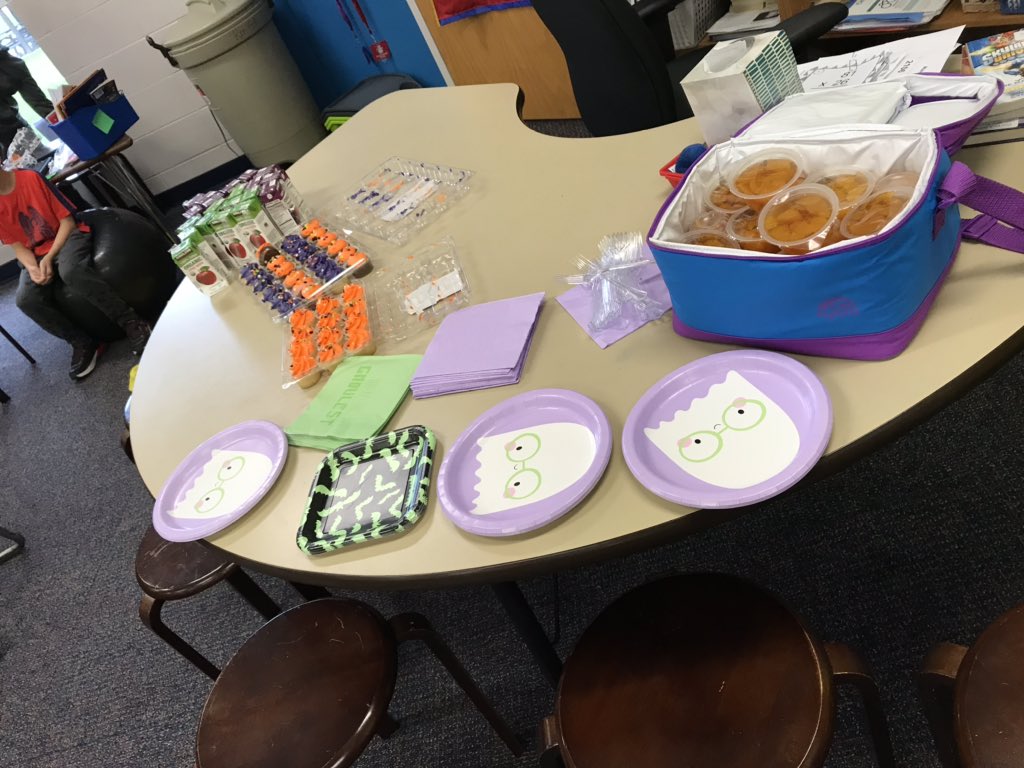 AESMrsPowley's tweet photo. What a fun a fall party we had on Thursday! Thanks to all the parents who sent in great treats π we really appreciated them! We enjoyed some fall themed games of Kahoot tooπ @AESPanthers #funinthefall https://t.co/GV165WrhEq