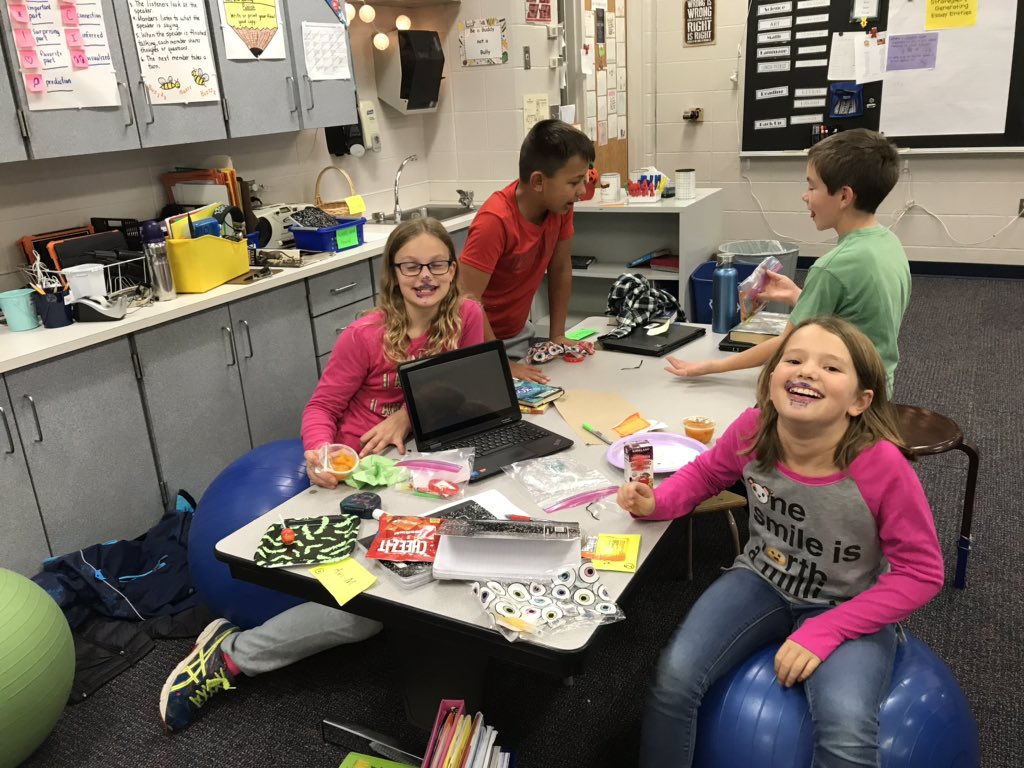 AESMrsPowley's tweet photo. What a fun a fall party we had on Thursday! Thanks to all the parents who sent in great treats π we really appreciated them! We enjoyed some fall themed games of Kahoot tooπ @AESPanthers #funinthefall https://t.co/GV165WrhEq