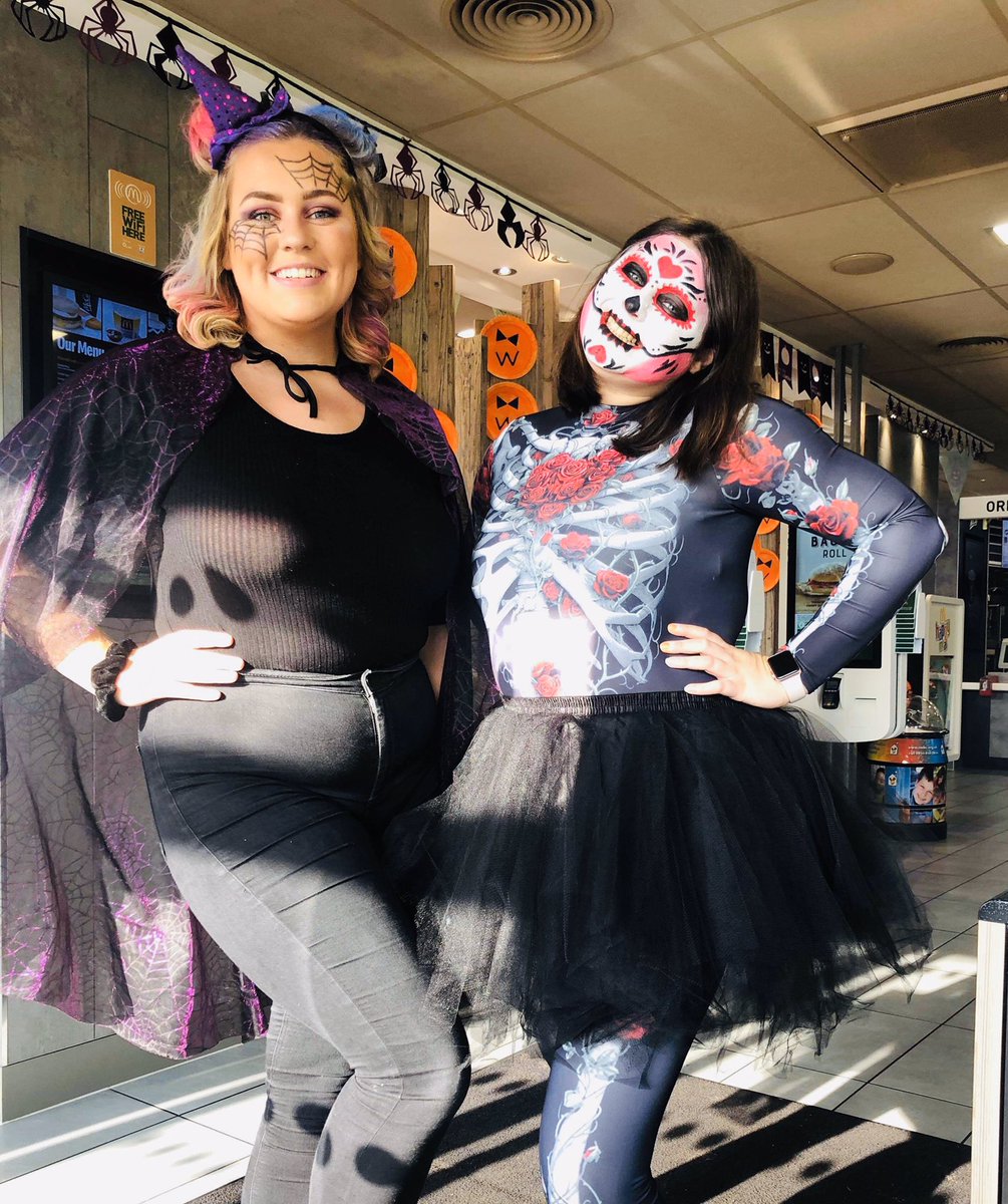 Bomead3's tweet photo. Staff at our #Worksop restaurant really got into the ‘spirit’ of #Halloween 🧙‍♀️ 🎃 

#FancyDress #Fun #Fundraising https://t.co/SavJ0zhzIo