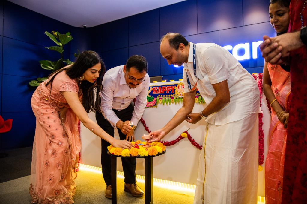 WirecardCareers's tweet photo. At Wirecard you'll find a variety of cultures working together to achieve the best results. So when we celebrate our #diversity, we create a colourful mix of traditions, clothing and food. A great example of this is Asia Day, celebrated last week in #WirecardAPAC! #LifeatWirecard https://t.co/PnGxndLnP2