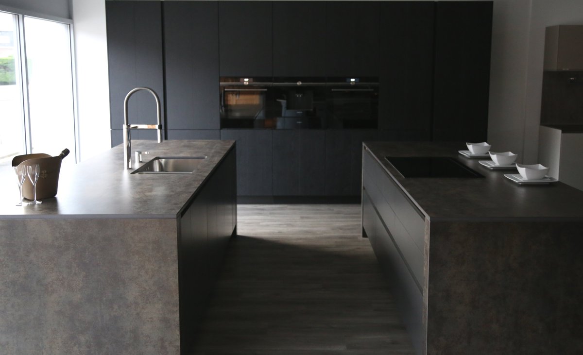 Snugkitchens's tweet photo. Our new display is up and running in the showroom. Neolith Iron Moss - what a worktop! 💗 https://t.co/7yImCi5Ze2