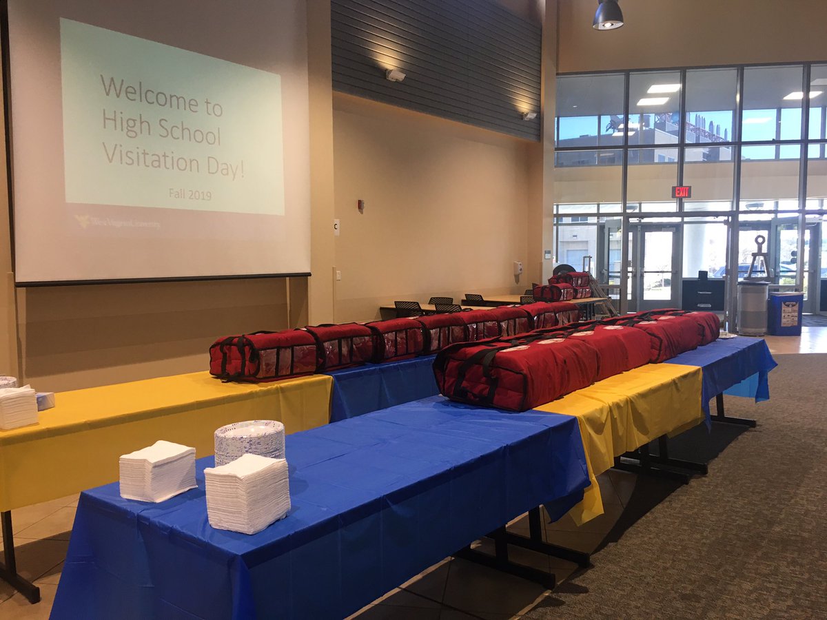 LaDawnOfTime's tweet photo. What it looks like when Papa Johns show up at WVU Statler College of OF Engineering and Mineral Resources High School Visitation😁. #statlerghsvd2019 #190totalpizzas #2drivers https://t.co/1BtoGzAglE