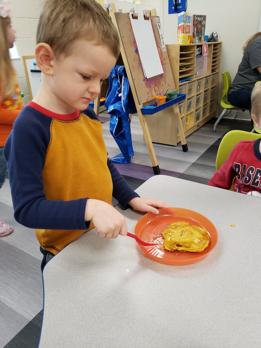 BluejayPreK's tweet photo. Making pumpkin pancakes. Students talked about how the consistency was 'too sticky' and decided to add more water to make it 'smooth'. Great problem solving and vocabulary!!! #PreschoolCooking #BluejayBeginnings #MorrisJays #BFJays https://t.co/YlB5QltHGh