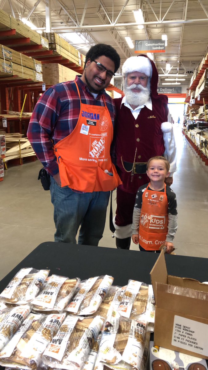 melissathd3917's tweet photo. Santa came in to @HomeDepot today #kidsworkshop ho ho ho marry Christmas starting off November off right. #swbest https://t.co/1pmD2sOGIN