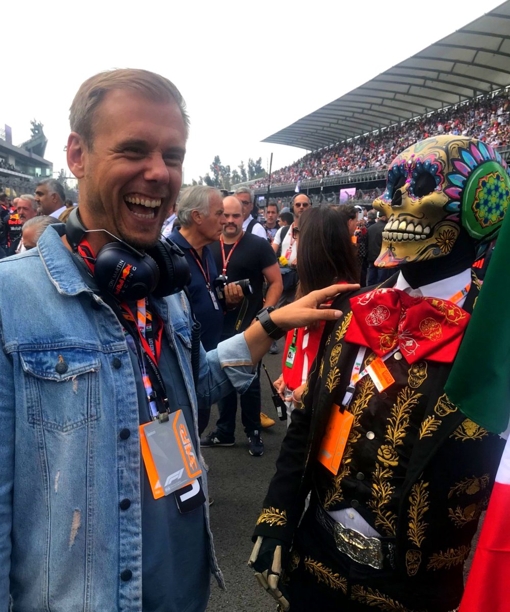 arminvanbuuren's tweet photo. Feliz día de los muertos 🇲🇽 #diadelosmuertos https://t.co/hod9hLgzzu