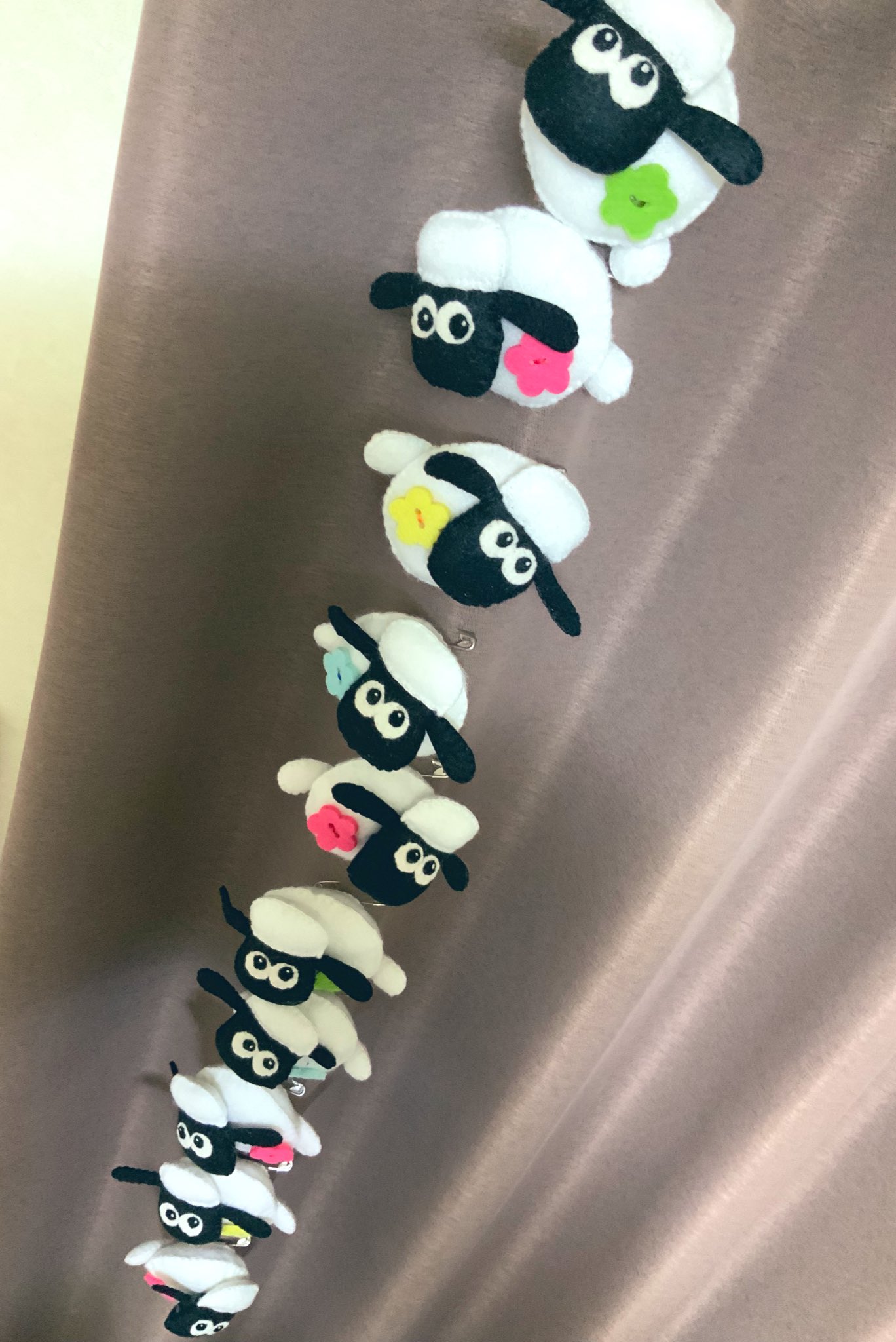 蛇の目 私とカーチャンで陸上部のいとことチームメイトちゃん達のために作ったひつじのショーン S見てください 運動部の子がリュックに付けてるフェルトお守りです 蛇の目 私とカーチャンで陸上部のいとことチームメイトちゃん達のために作ったひつじのショーン S見てください 運動部の子がリュックに付けてるフェルトお守りです