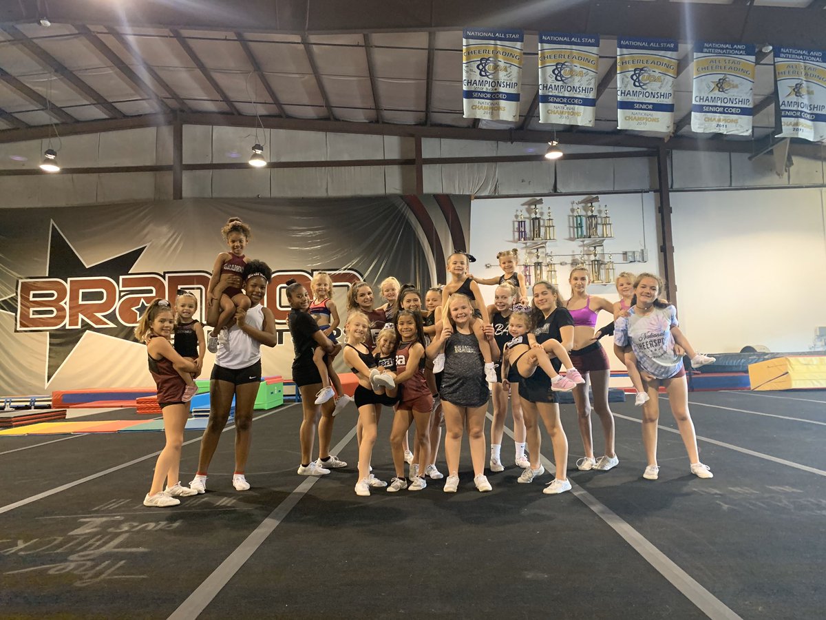 brandonallstars's tweet photo. Our Tiny Stunt Clinic was so much fun this morning! Thank you to Chrome and Spark for helping out with our sweet tinys! 

Missed today’s Tiny Stunt Clinic? We have another one this month too! https://t.co/b0W9x0iHEQ 😍🅱️🅰️💪 #BrandonStrong #BAFamily #TinyCheer  #KnowOurName https://t.co/rysU4bXhKM