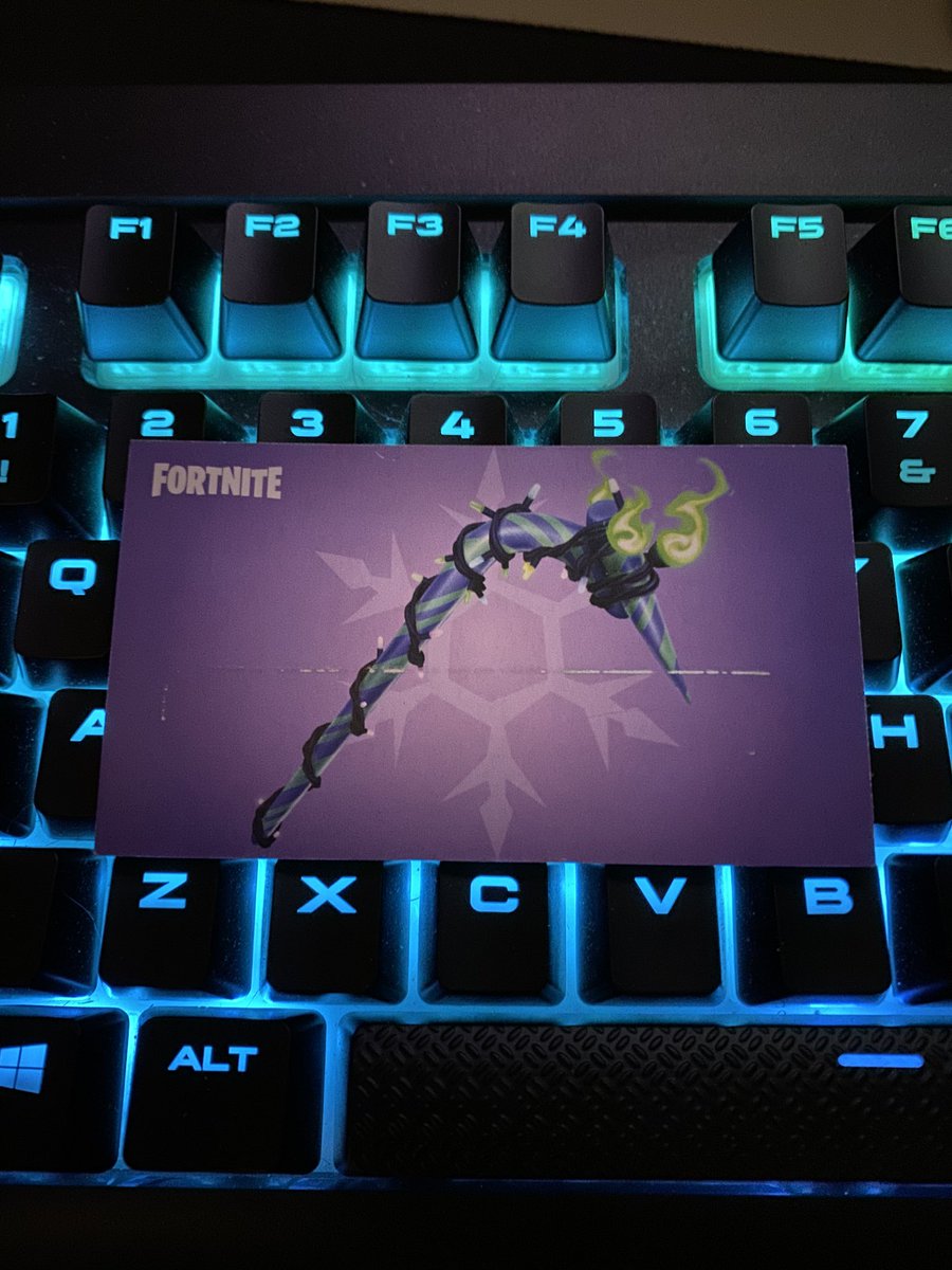 Chaxings's tweet photo. I got an extra Minty Pickaxe code who wants it ?👀 https://t.co/FH5mr5Gu8D
