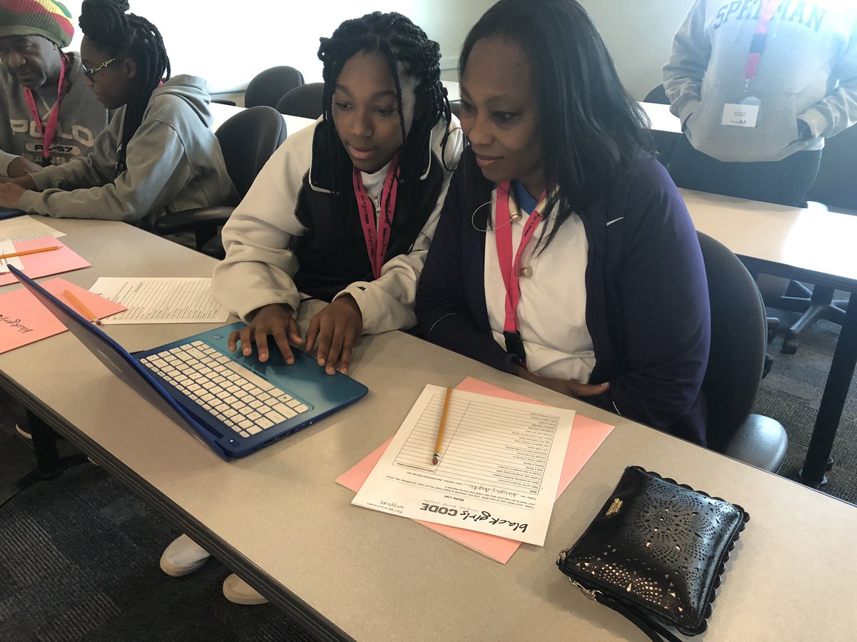 VolunteerBGCDAL's tweet image. Mother-Daughter bonding time! #BGCDAl #FutureTechBoss