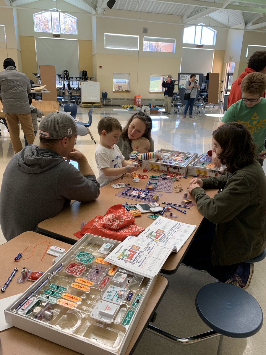 AHSTechTeacher's tweet image. #robotRodeo is off and running! Come on down if you’re nearby :)