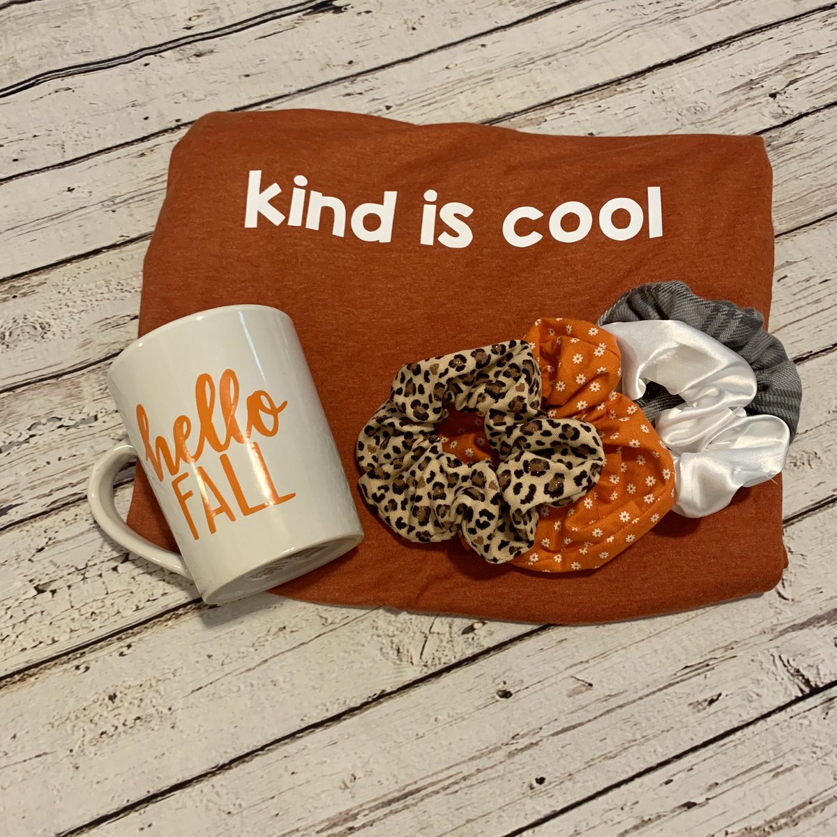 🍁Cozy Fall Basket Giveaway🍁 
Hey Y’all! I’m giving away this cozy fall basket to one lucky winner. It will include my handcrafted scrunchies, a custom shirt &amp; mug, and other fall goodies! To enter RETWEET and LIKE this post. 
Ends 11/11/19💛