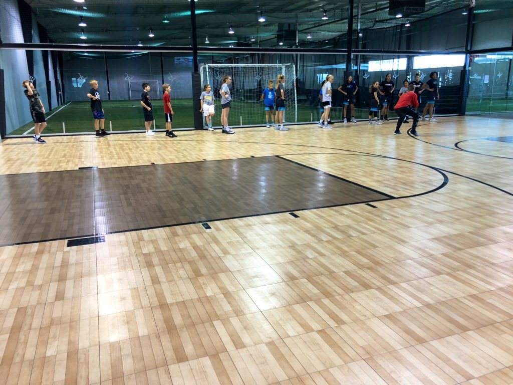 CoachBarnes1's tweet image. A HUGE thank you to all that donated and/or participated in our annual “Coats for Kids” Charity Skills Clinic today. We appreciate all of your support! #GivingBackTogether #57Coats  

@CoachVDavis @MTangemanCSCS @CoachAMcIntyre @CoachSDavis35 @JRD_Huskers @JakeJanak