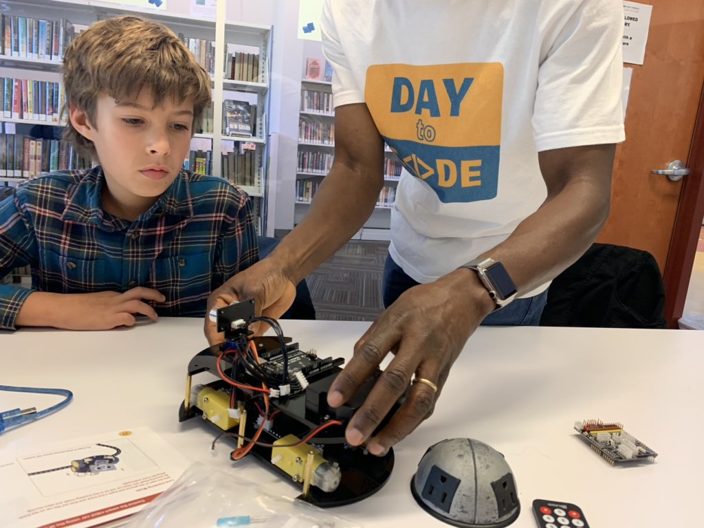 daytocode's tweet image. #Robot kit assembly with @daytocode workshop series build and #program #robot using @elegoo_official car kit 3.0. The participants had fun and played with the #robot car #Codingrobot #robotics #programming #computer @ebamba