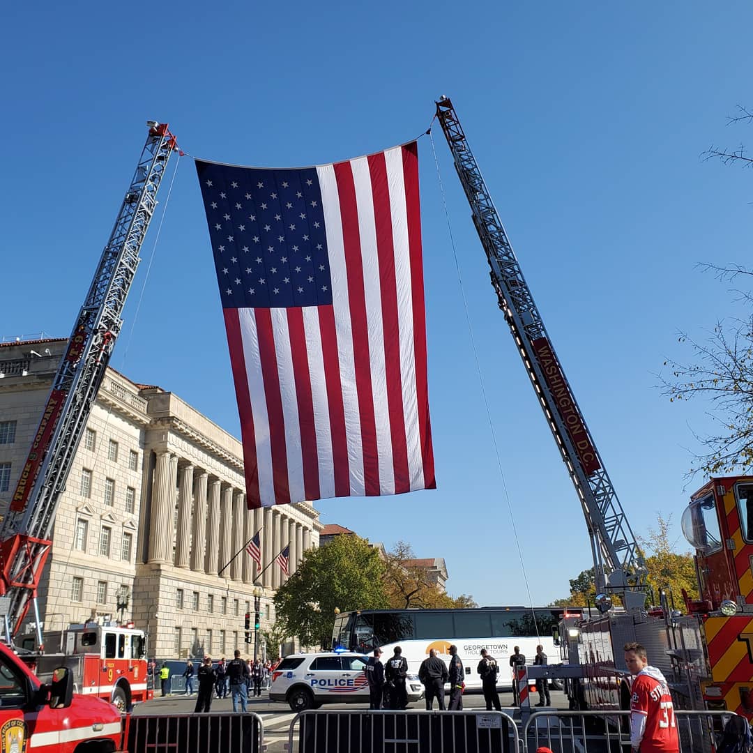 In DC at the #NatsParade #fightfinished @mlb @nationals #2019worldserieschamps <a href="/TMobile/">T-Mobile</a> <a href="/peteblast/">Pete Santaniello</a> <a href="/tglover187/">Terrance Glover</a> <a href="/thayesnet/">Terry Hayes</a>