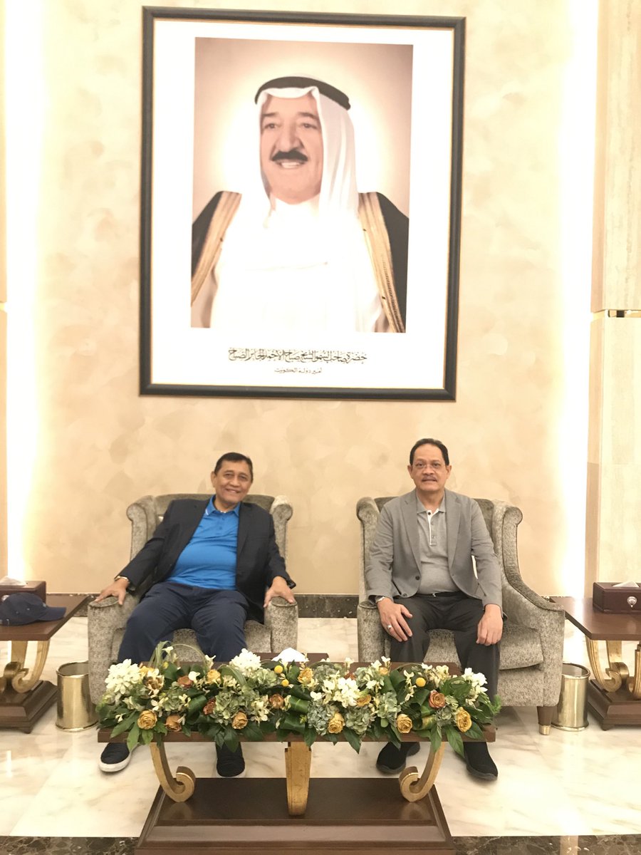 BMA42892999's tweet photo. With charge d’ affairs Noordin of the Philippine embassy in kuwait! Still here... https://t.co/7GQchLPSoN