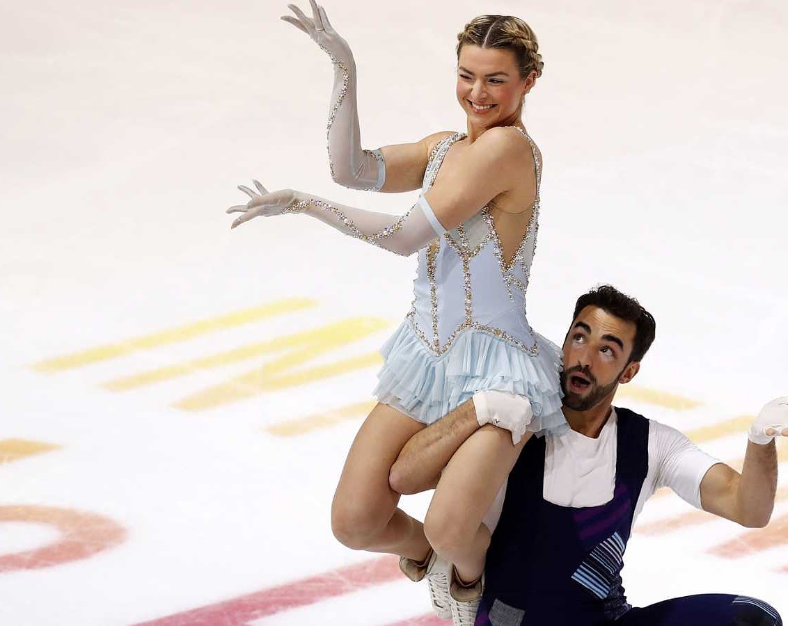 FanClubSkaters's tweet photo. Olivia Smart y Adrià Díaz acaban en una excelente cuarta posición en el Internacional de Francia. Felicidades pareja! / Olivia Smart and Adrià Díaz have achieved the fourth position in the International of France. Congratulations!  

📷 RTVE https://t.co/HZADxvKbof