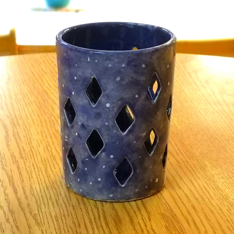 CMMDenville's tweet image. One of our talented customers has mastered the sponge technique! Ask one of our staff how you can do it too. #sponging #lantern #ceramics #colormemine #colormeminedenville