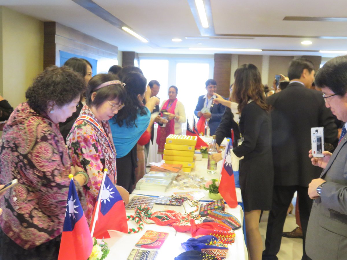 Matt and Jennifer tweet media