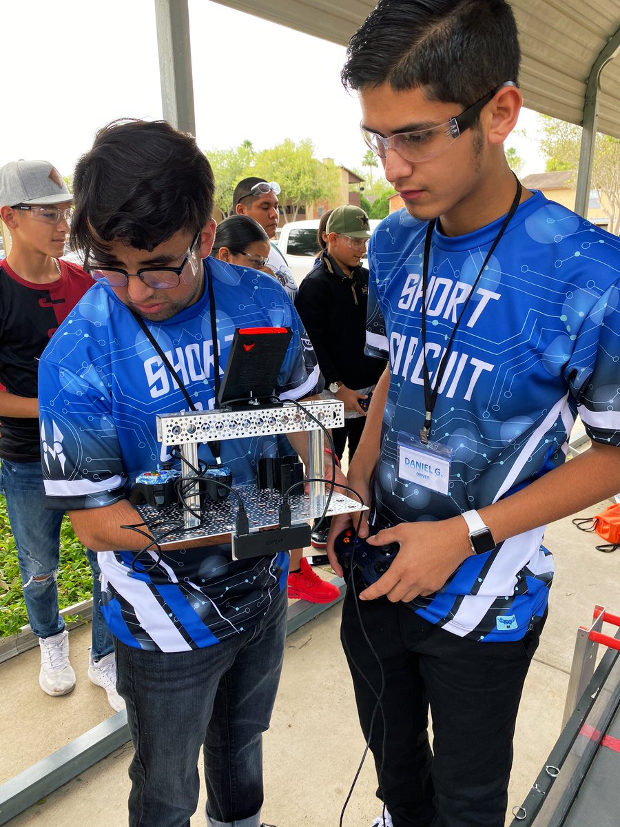 We created a prototype of our very own Driver’s Station.We will be 3D printing all of it to be able to make more for other teams.If you would like to win one retweet this and give it a like and we’ll pick 3 lucky winners on Monday. @FIRSTRGV <a href="/FIRSTinTexas/">FIRST in Texas</a> <a href="/FTCTeams/">FIRST Tech Challenge</a> <a href="/HarlingenCISD/">HCISD</a>