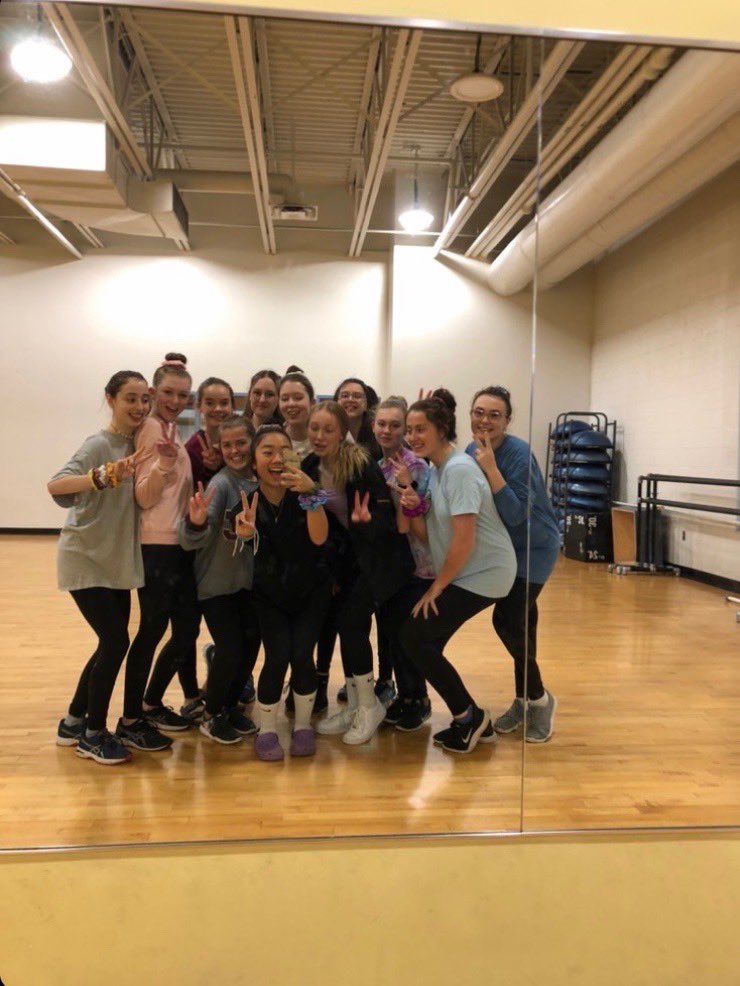 dynicetysynchro's tweet photo. Our Intermediate team had tons of fun on Halloween dressed up as VISCO girls for practice. 

#dynicetyint #dynicety #synchro #synchronizedskating #figureskating #halloween #costume #viscogirl #visco https://t.co/EdURXaqYzt