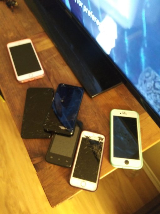 My friend really had a phone graveyard like omg https://t.co/1IfzQrYo76<a href="/tag/myfreecams"class="tags"><span>#myfreecams</span></a><a href="/tag/onmfc"class="tags"><span>#onmfc</span></a>