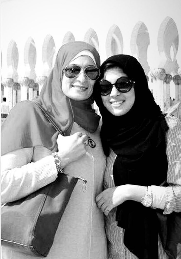 AmrAlaa29_4's tweet photo. الذكري الثانيه لوفاه الدكتورة نسرين رزق و ابنتها ياسمين والي ، اللهم اجعلهم من اصحاب جنه النعيم واجعل قبرهم نوراً في كل ليله واغفرلهم وارحمهم واعف عنهم واجعل الجنه دارهم يارب العالمين.

 فضلاً وليس امراً الفاتحه والدعاء علي روحهم الغاليه♥️ https://t.co/8OsidPjnP7