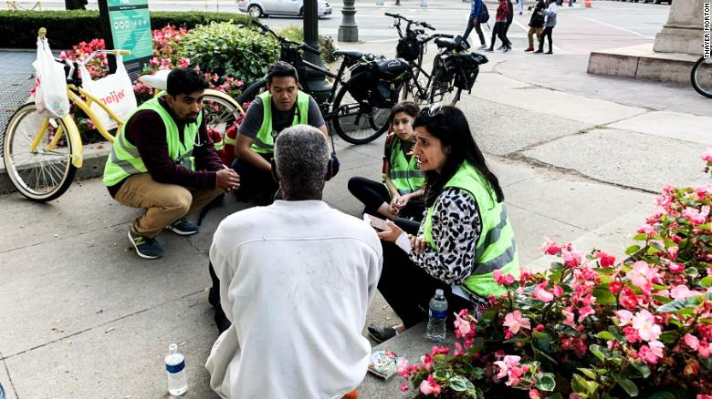 Medical students take to the streets to give free care to Detroit's homeless. edition.cnn.com/2019/11/02/us/…