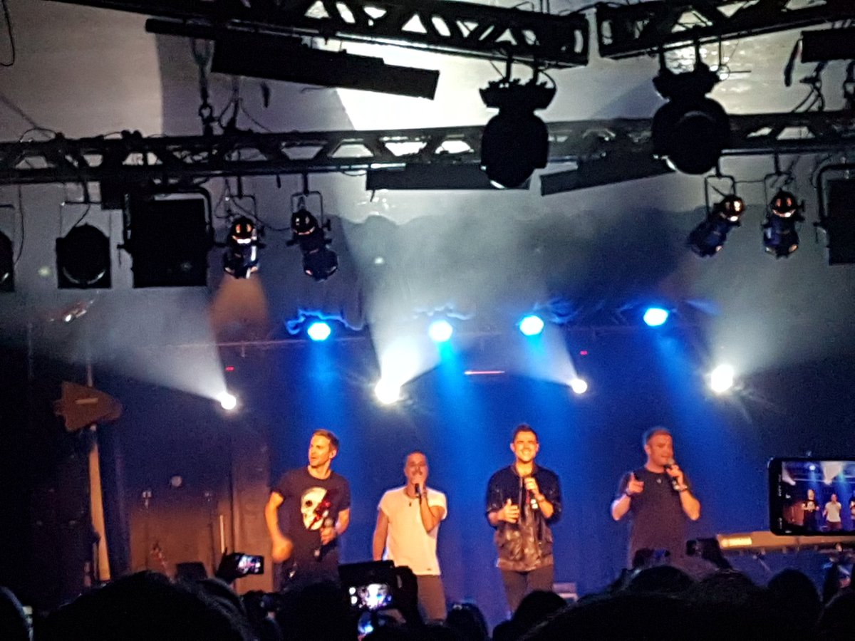Shellzz12's tweet image. Had a fab night watching A1 reliving my youth  @benadamsuk @a1christian @MarkReadMusic @mazzratazz