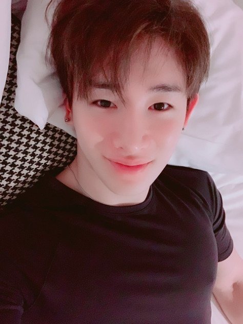 monforeverbebe's tweet photo. #StarshipFightForWonho 
#ShineforMonstaX
@OfficialMonstaX
Как же я боюсь,что Хосок вернувшись не будет прежним 
Больше не будет настолько же открытым с нами, свободным в общении, как будто отдалится и закроется
Я так этого не хочу
Цените то,что имеете https://t.co/WoZKbRPX3A