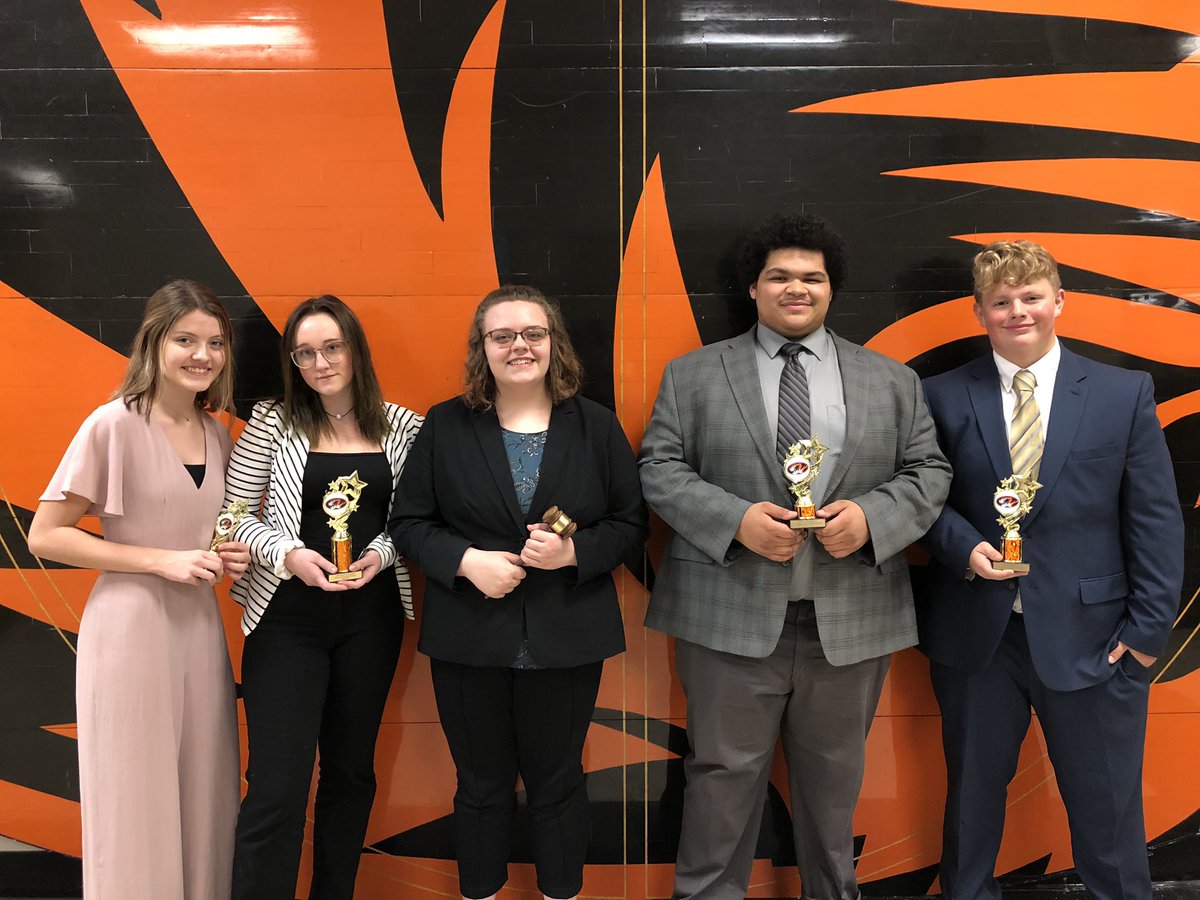 Lebanon_Debate_'s tweet photo. Lebanon had another great weekend at Republic!! Maddy Sicard placed 2nd in novice IX Kelson Keller placed 3rd in novice HI Mattie wright placed 5th in Varsity OO Ahmad Culp places 4th in Champ LD and Jean valentine placed 3rd in STUCO @KevinGLowery https://t.co/q7bilz8F1g