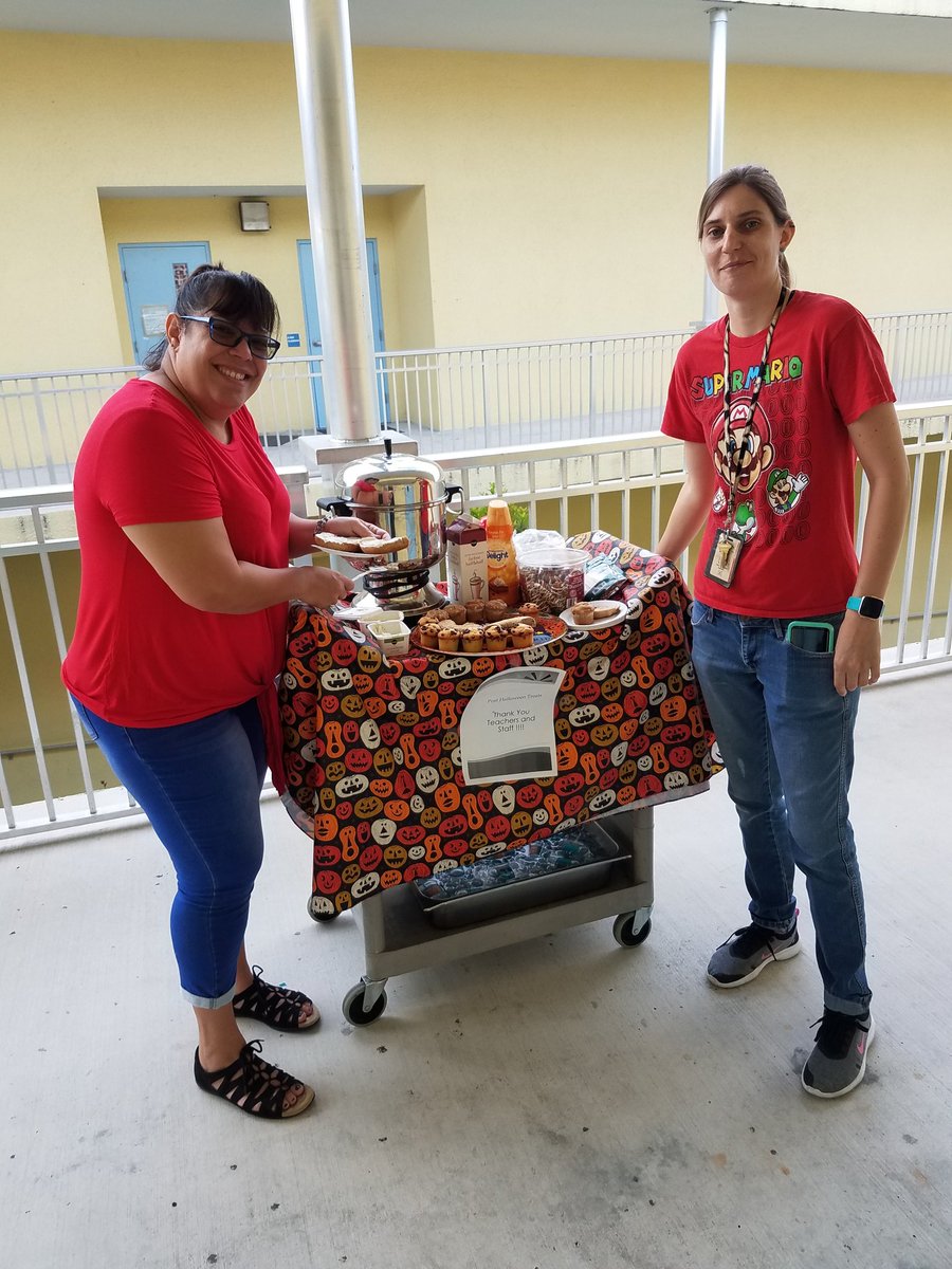 ap_DannyMoya's tweet photo. No tricks, just treats for our faculty and staff to say thanks for everything on the day after Halloween. #thankyouteachers @ShannonStockman @jennsandersusa @Allyecat74 https://t.co/Ug8okXFHeD