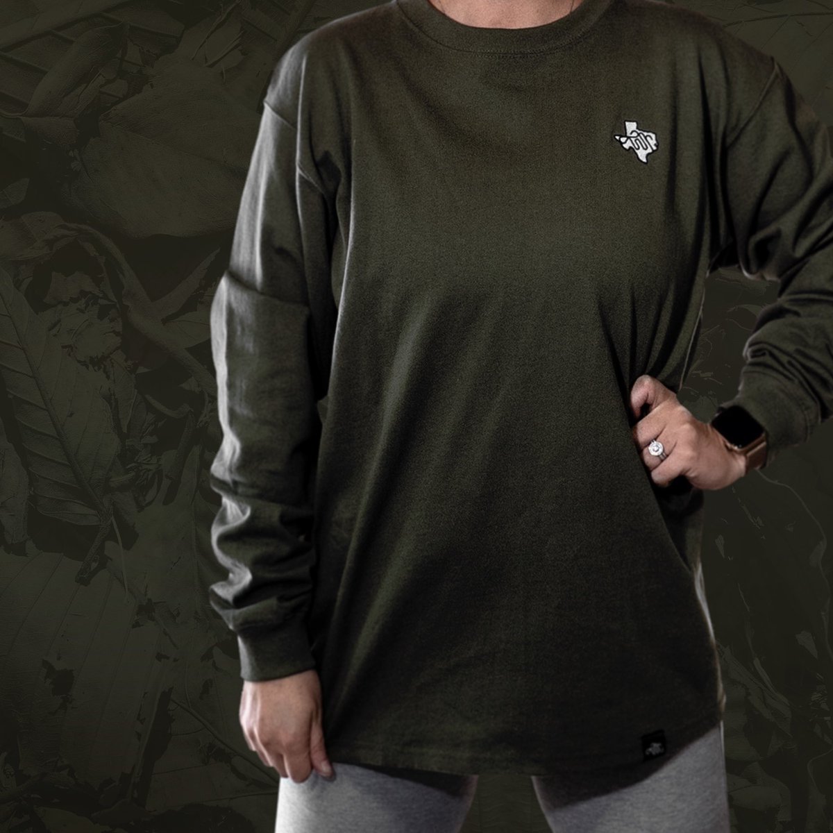 texasmade_co's tweet photo. If this isn’t the perfect fall color then we don’t know what is!! Everyone loves this olive shirts and we think you will too! Head over to our website to check it out https://t.co/kyCTtwif3b #SaturdayMorning #TEXAS #olive #lbk #texasmade #fallcolors #winteriscoming #TexasTech https://t.co/vy1zdtKviw