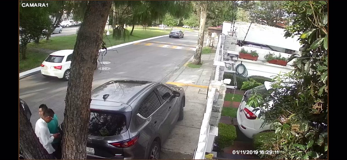 arianderman's tweet photo. @Comisaria_Huixq Ayuda para agarrar a estos rateros! Roban autopartes en La Herradura. Aveo Negro NJL-75-26 placas Edo Mex https://t.co/gRyG6ArJz5