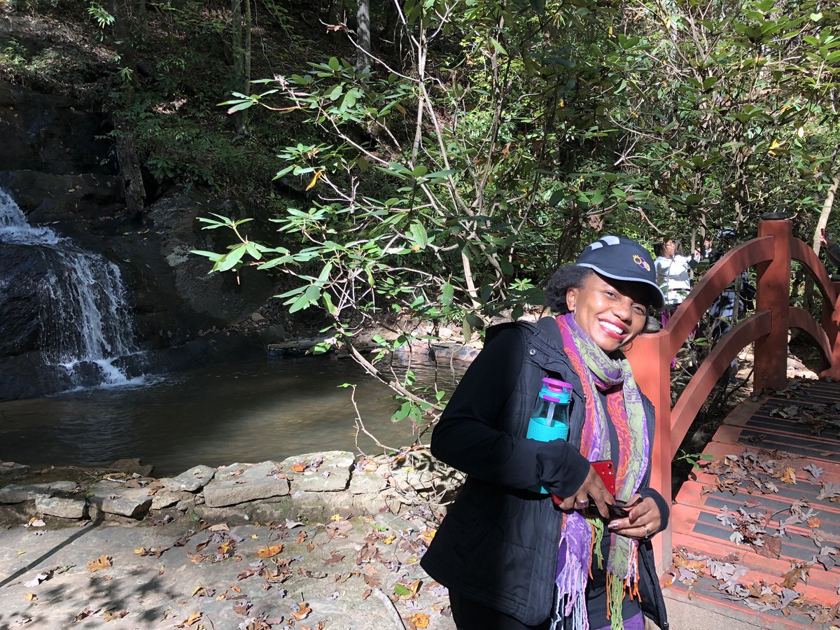 mpmleonard's tweet photo. Hiking with my #WellAcademic sisters #selfcare #woohsah https://t.co/hFNrbLG2t8