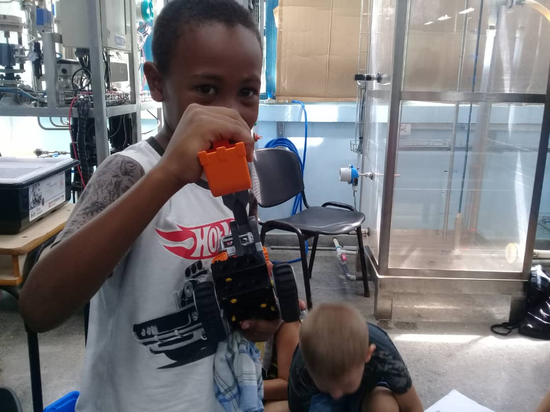 grmCujae's tweet image. Cuarto encuentro #CursoRobótica con @LEGO_Group, los más chicos consolidando conocimientos para la competencia la próxima semana.
#VamosXMás #SomosContinuidad