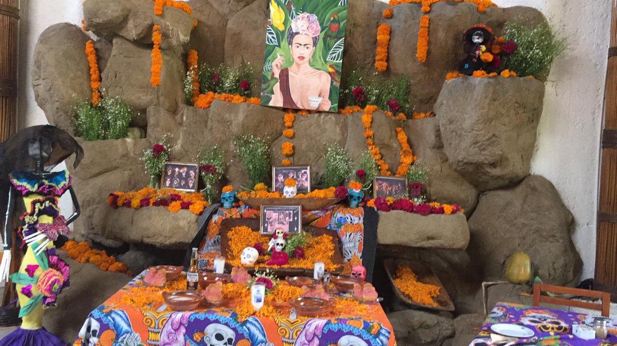 100Natural's tweet photo. En este #DíaDeMuertos no pueden faltar los tradicionales altares para agasajar a nuestros seres queridos #FelizSabado https://t.co/rzfa9CJKCf