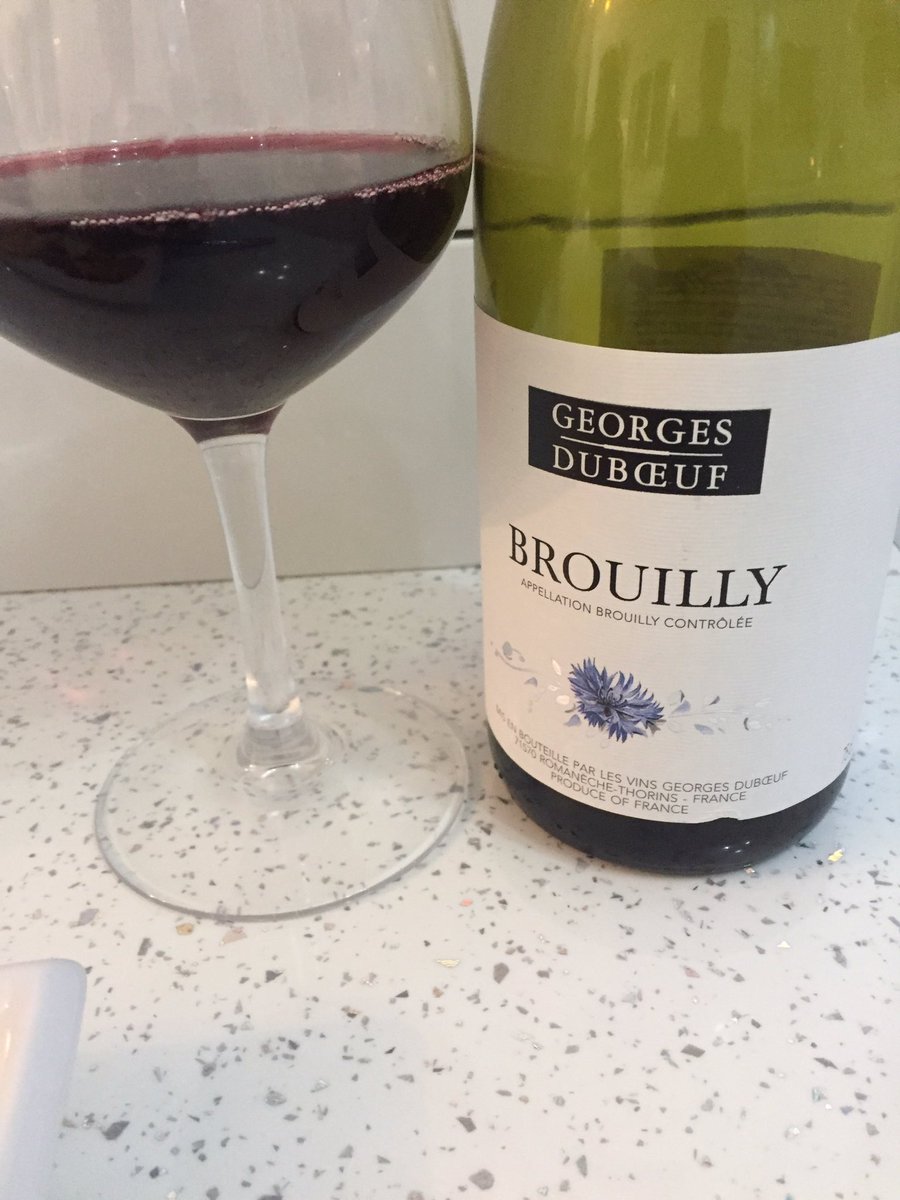 rico_stathis's tweet photo. Dry aged #Scottish #Sirloin with the compliments of @Thomass21127356 top notch added some #StrathdonBlue infused with a generous glug of port, chips mushrooms roasted peppers oh and a cheeky wee Beaujolais π https://t.co/I9FQPNzdtt