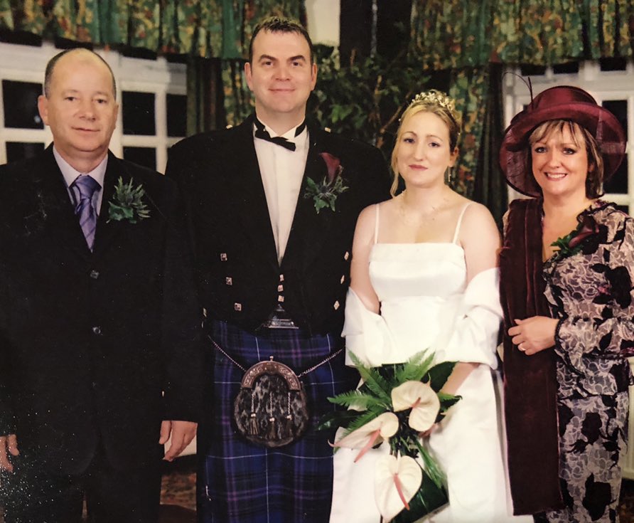 EmbobM's tweet image. Happy anniversary to us! 🥰