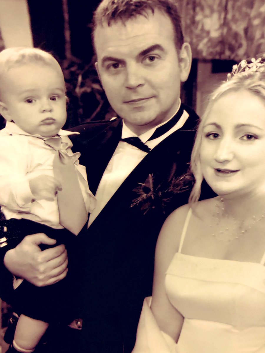 EmbobM's tweet image. Happy anniversary to us! 🥰