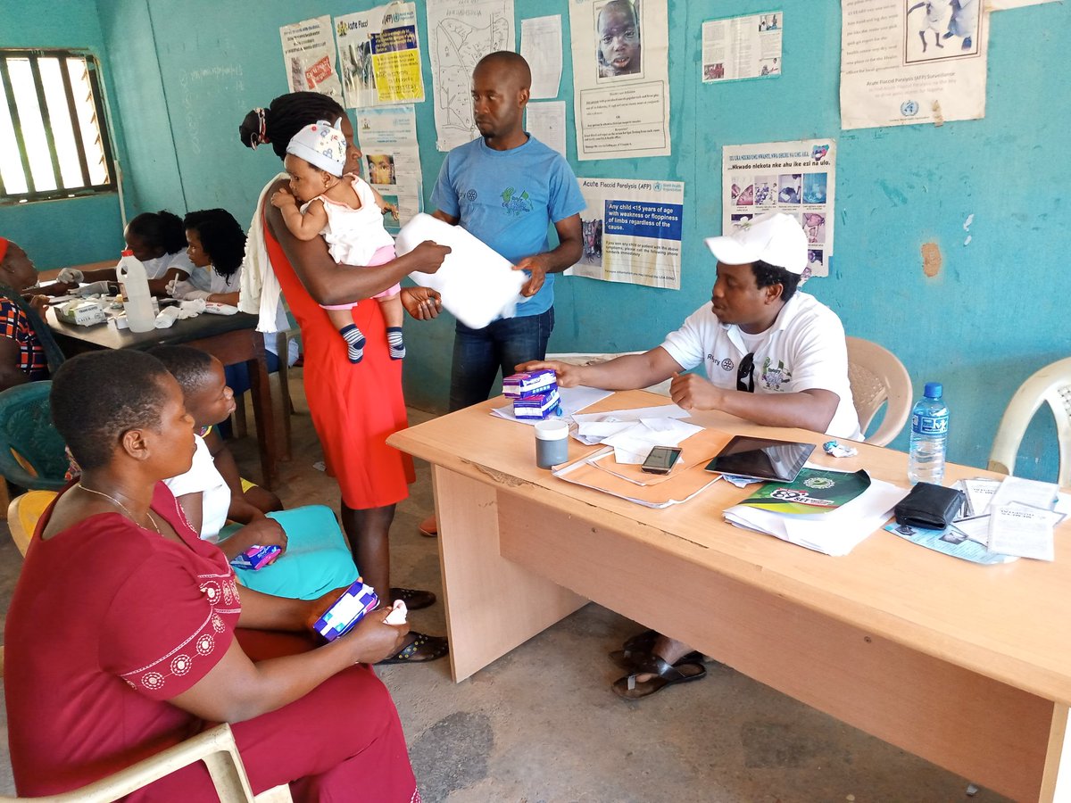 RotaryNsukka's tweet photo. @RotaryNsukka joined other Rotarians from @RotaryD9142n to celebrate Rotary Family Health Days 2019 by carrying out a free medical consultation & tests and gave out drugs, mosquitoe nets, pads, etc to members of Lejja community, a remote village in Nsukka @Rotary #RFHA https://t.co/YxWIyXLQug