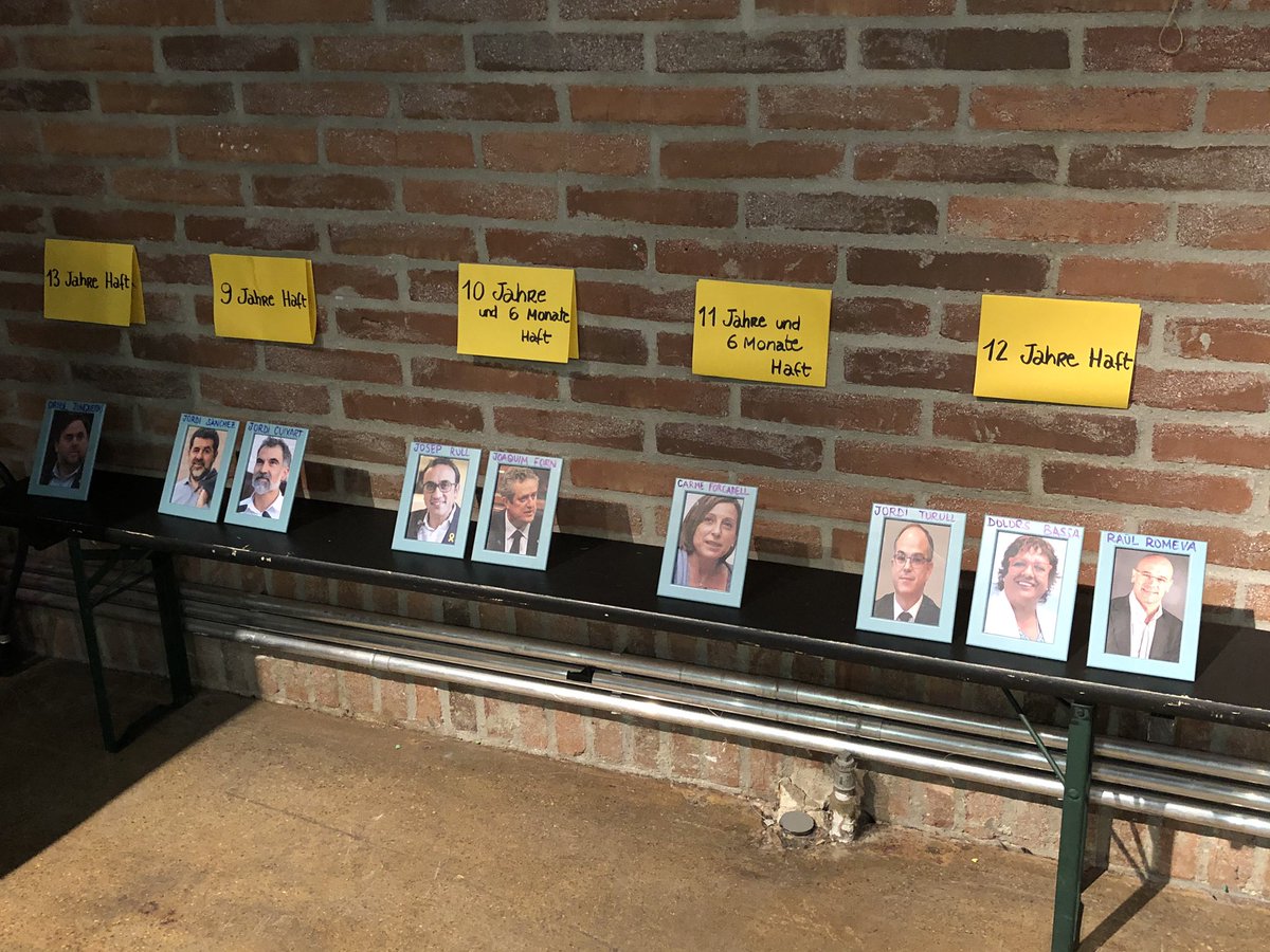 CDR_Munic's tweet photo. @BassaMontse exposició de fotos de’n @jordiborras a la sala Pixel de Munic. Sabem que de presos polítics avui dia n‘hi ha més, denunciem la situació incansablement! Avui, primer dia i en sortim contents de l‘afluència de gent. #LlibertatPresesPolitiques #1octubre https://t.co/HxCnvikjWL