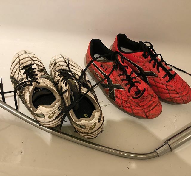 kingdaddy_pants's tweet photo. Shhh don’t tell @nicsmith2 I’m cleaning my boots in the bath

#untilnextyear #rugby #dirtyboots https://t.co/bWr695lT71 https://t.co/dGbUQwg1hP