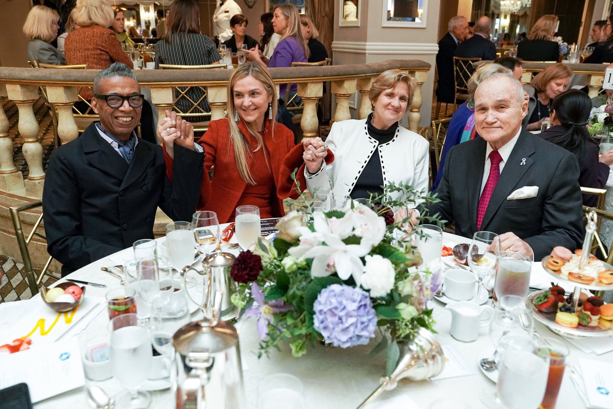 bmichaelAmerica's tweet photo. Congratulations! Pamela J. Newman on this very special honor and heartfelt thank you for all your continued support and commitment to the @TheADDF  #BMichael #PamelaNewman #MichalGrayevsky #RonaldLauder #RayKelly #JaniferBurns #MarkAnthonyEdwards #AlzheimersAwareness https://t.co/kPh7CyGond